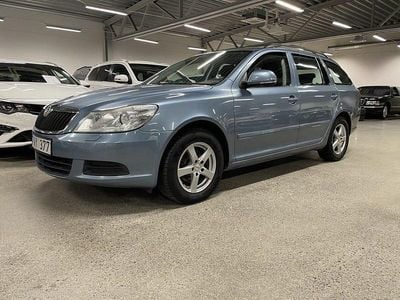 Ljusgrå Begagnad 2009 Skoda Octavia Ambiente Kombi | 49 000 kr (Lite dyr)
