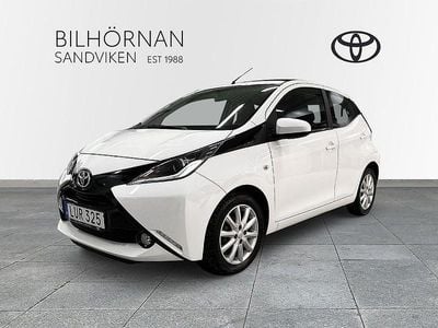 Vit Begagnad 2015 Toyota Aygo X-wave Halvkombi | 89 900 kr (Marknadspris)