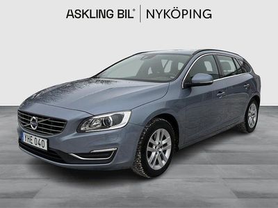 Ljusblå Begagnad 2016 Volvo V60 Momentum Kombi | 179 000 kr (Marknadspris)