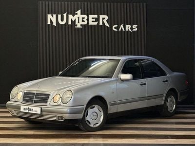 Begagnad Mercedes E200 Elegance 136 HK (100 kW) 1997 Ljusgrå Sedan