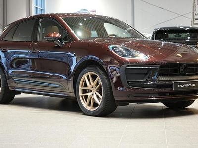 Röd Begagnad 2023 Porsche Macan SUV | 695 000 kr