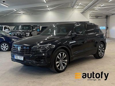 Svart Begagnad 2018 VW Touareg Executive SUV | 294 900 kr