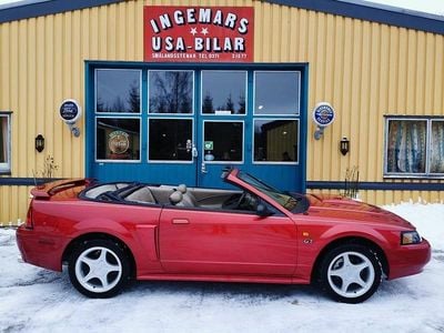 Begagnad Ford Mustang GT Convertible 264 HK (194 kW) 2001 Röd Cab