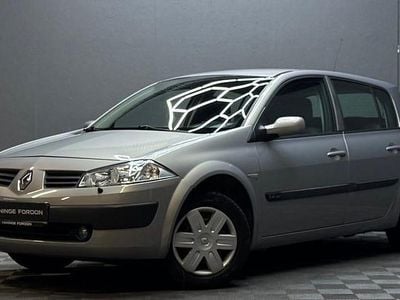 Begagnad Renault Mégane II 98 HK (72 kW) 2005 Grå Halvkombi