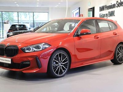 Röd Begagnad 2023 BMW 118 M Sport Halvkombi | 329 000 kr (Dyr)