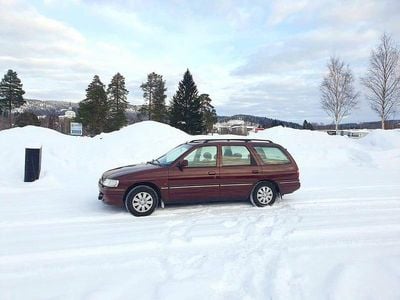 Mörkröd metallic Begagnad 1995 Ford Escort Kombi | 14 500 kr