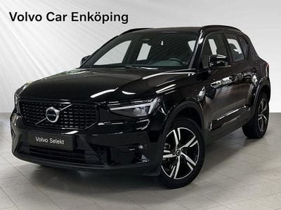 Svart Begagnad 2024 Volvo XC40 Plus SUV | 359 900 kr (Marknadspris)