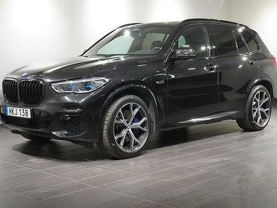 Svart Begagnad 2022 BMW X5 iPerformance SUV | 549 900 kr