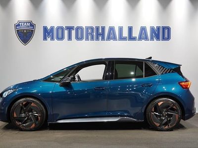Begagnad Cupra Born e-Boost 172 kW (234 HK) 2023 Blå Halvkombi