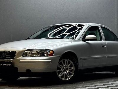 Begagnad Volvo S60 140 HK (102 kW) 2005 Grå Sedan