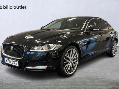 Svart Begagnad 2016 Jaguar XF Sedan | 189 900 kr