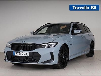 Grå Begagnad 2022 BMW 330e M Sport Kombi | 379 900 kr (Dyr)