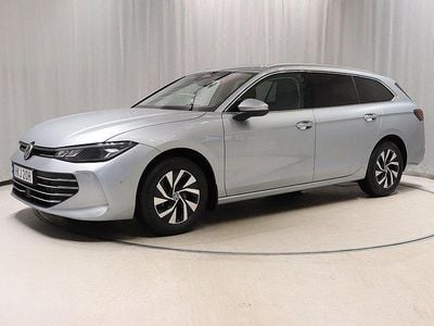 Silver (oyster silver metallic) Begagnad 2025 VW Passat Business Kombi | 369 900 kr (Dyr)