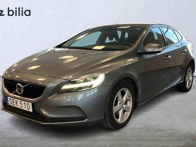 Grå Begagnad 2017 Volvo V40 Halvkombi | 149 900 kr (Marknadspris)