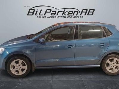 Blå Begagnad 2015 VW Polo Halvkombi | 89 900 kr (Marknadspris)