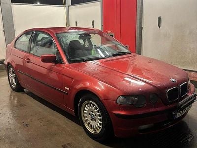 Röd Begagnad 2002 BMW 316 Compact Halvkombi | 25 000 kr