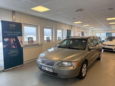 Begagnad Volvo V70 Momentum 170 HK (125 kW) 2007 Grön Kombi