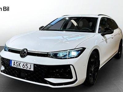 Pure white Begagnad 2025 VW Passat R-line Kombi | 434 900 kr (Dyr)