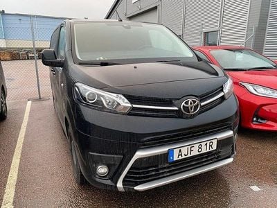 Svart Begagnad 2024 Toyota Proace Minibuss | 499 900 kr