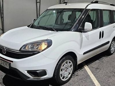 Röd Begagnad 2019 Fiat Doblò Lounge Minibuss | 79 900 kr (Bra pris)