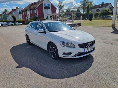 Begagnad 2016 Volvo V60 R-Design Kombi | 159 000 kr (Marknadspris)