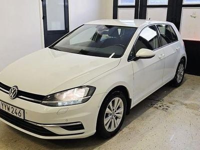 Vit Begagnad 2018 VW Golf VII Halvkombi | 117 900 kr (Marknadspris)