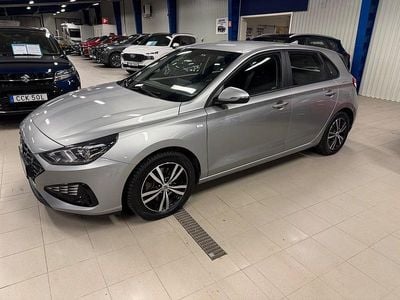 Begagnad Hyundai i30 Essential 120 HK (88 kW) 2020 Grå Halvkombi