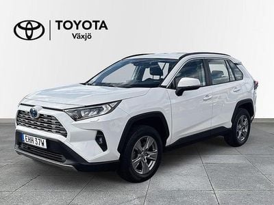 Vit Begagnad 2022 Toyota RAV4 Hybrid SUV | 339 000 kr (Bra pris)