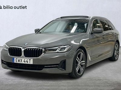 Grå Begagnad 2021 BMW 530e Kombi | 279 900 kr (Marknadspris)
