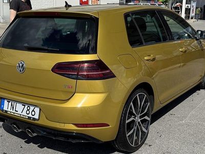 Guld metallic Begagnad 2017 VW Golf VII Halvkombi | 145 000 kr (Marknadspris)