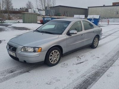 Silver Begagnad 2006 Volvo S60 Sedan | 44 900 kr (Marknadspris)