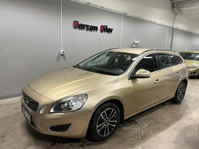 Brun Begagnad 2012 Volvo V60 Momentum Kombi | 59 999 kr (Bra pris)