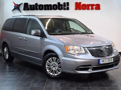 Grå Begagnad 2014 Lancia Voyager Gold Minibuss | 109 700 kr (Marknadspris)