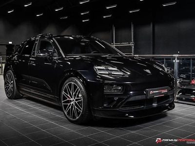 Svart Begagnad 2025 Porsche Macan Turbo SUV | 1 350 000 kr (Marknadspris)