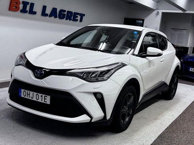 Vit Begagnad 2022 Toyota C-HR Active SUV | 279 900 kr (Marknadspris)