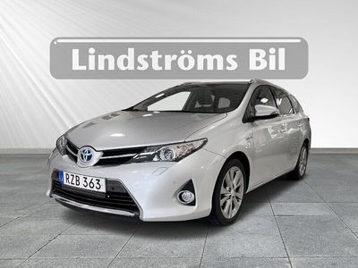 begagnad Toyota Auris Touring Sports Hybrid 1.8 Edition 50, Vinterhjul 2015, Halvkombi