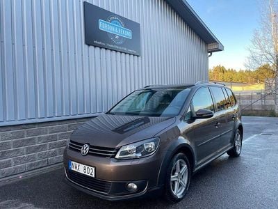 Brunmetallic Begagnad 2014 VW Touran Cross Minibuss | 39 900 kr
