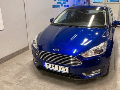 Begagnad Ford Focus 182 HK (133 kW) 2015 Blå Halvkombi