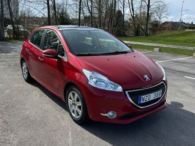 begagnad Peugeot 208 5-dörrar 1.2 VTi Euro 5,Ny Kamrem,Panoramatak