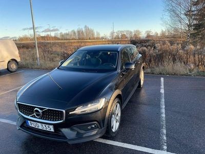 Begagnad 2020 Volvo V60 CC Kombi | 250 000 kr (Marknadspris)