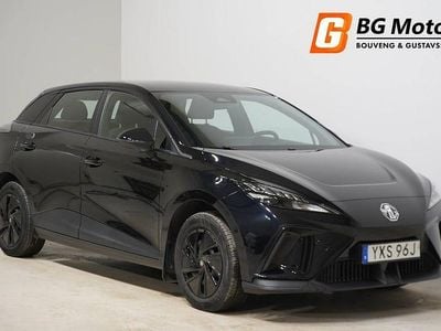 Begagnad MG MG4 EV 125 kW (170 HK) 2023 Svart Halvkombi