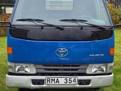 Begagnad Toyota HiAce 88 HK (64 kW) 2000 Blå Van