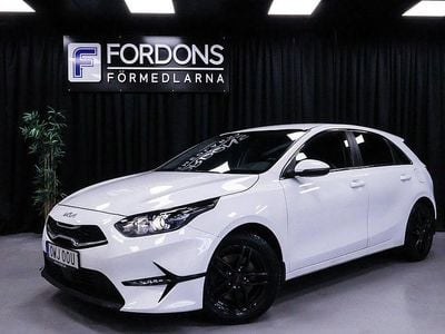 Begagnad Kia Ceed Advance 160 HK (117 kW) 2023 Vit Halvkombi