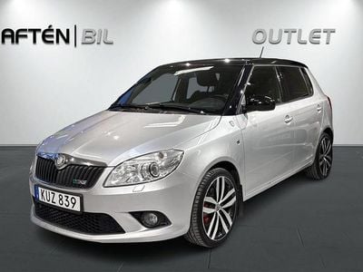 Begagnad Skoda Fabia RS 180 HK (132 kW) 2010 Brilliant silver metallic/black magic pearl effect Halvkombi