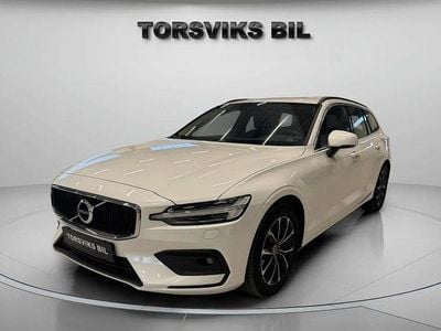 Vit Begagnad 2021 Volvo V60 Momentum Kombi | 309 900 kr (Marknadspris)
