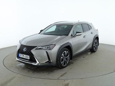 Ljusgrå Begagnad 2019 Lexus UX 250h SUV | 226 000 kr (Marknadspris)