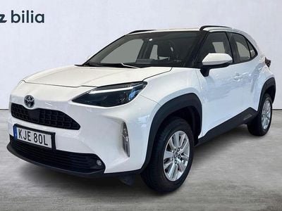 Vit Begagnad 2022 Toyota Yaris Hybrid Active | 244 900 kr (Marknadspris)