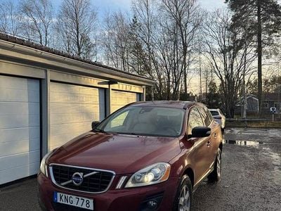 Röd Begagnad 2010 Volvo XC60 SUV | 85 000 kr (Marknadspris)