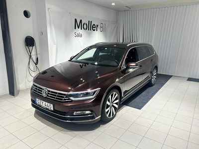 Crimson red metallic Begagnad 2018 VW Passat R-line Kombi | 249 000 kr