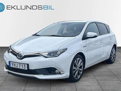 Begagnad Toyota Auris Hybrid Executive 136 HK (100 kW) 2016 Vit Halvkombi